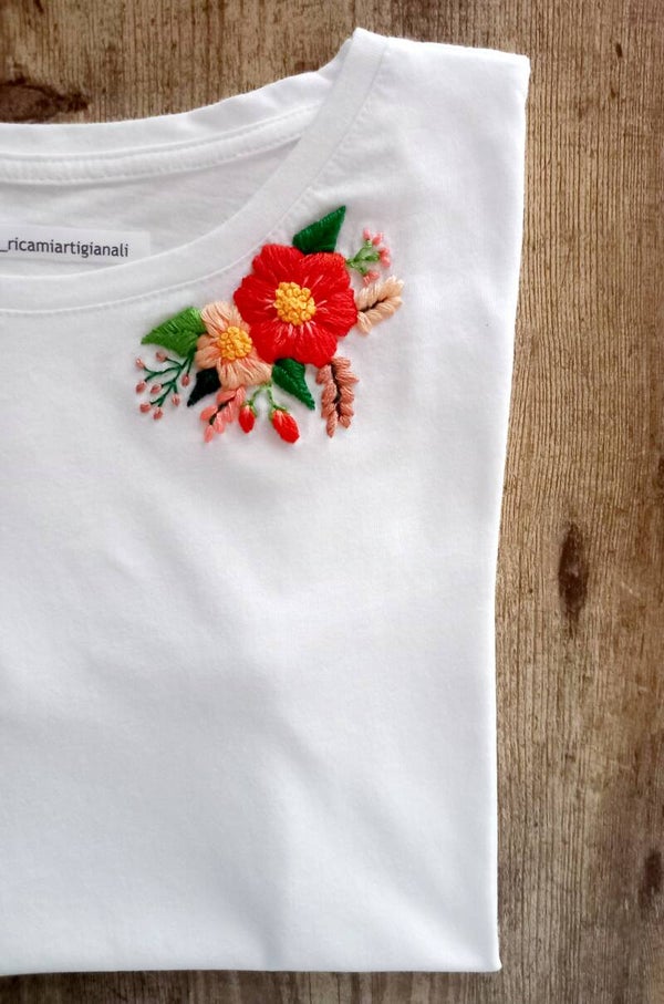 T-shirt ricamo floreale
