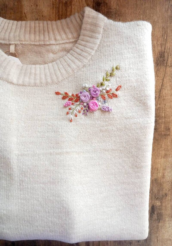 Maglione donna ricamo composizione floreale