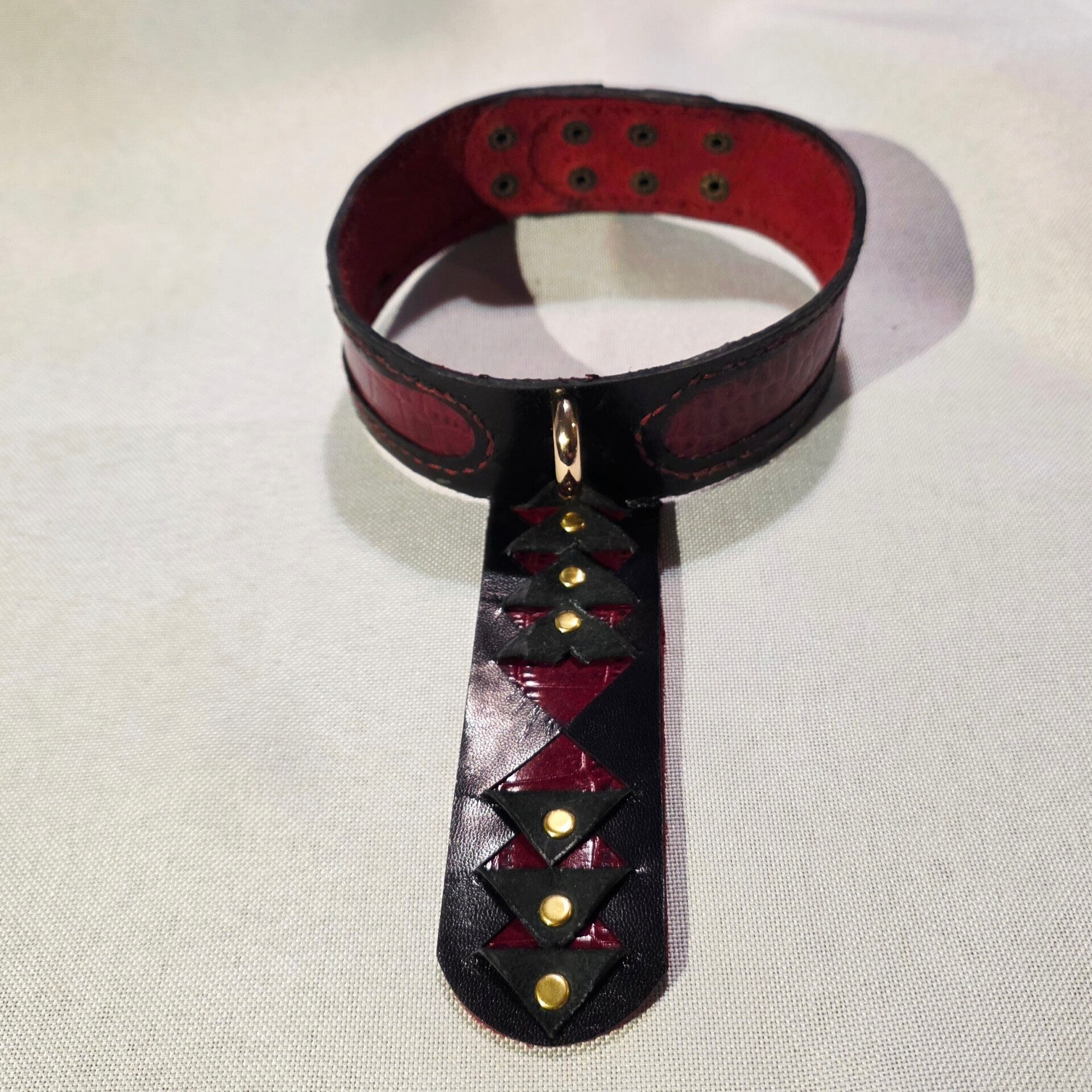 Choker cravate noir et rouge