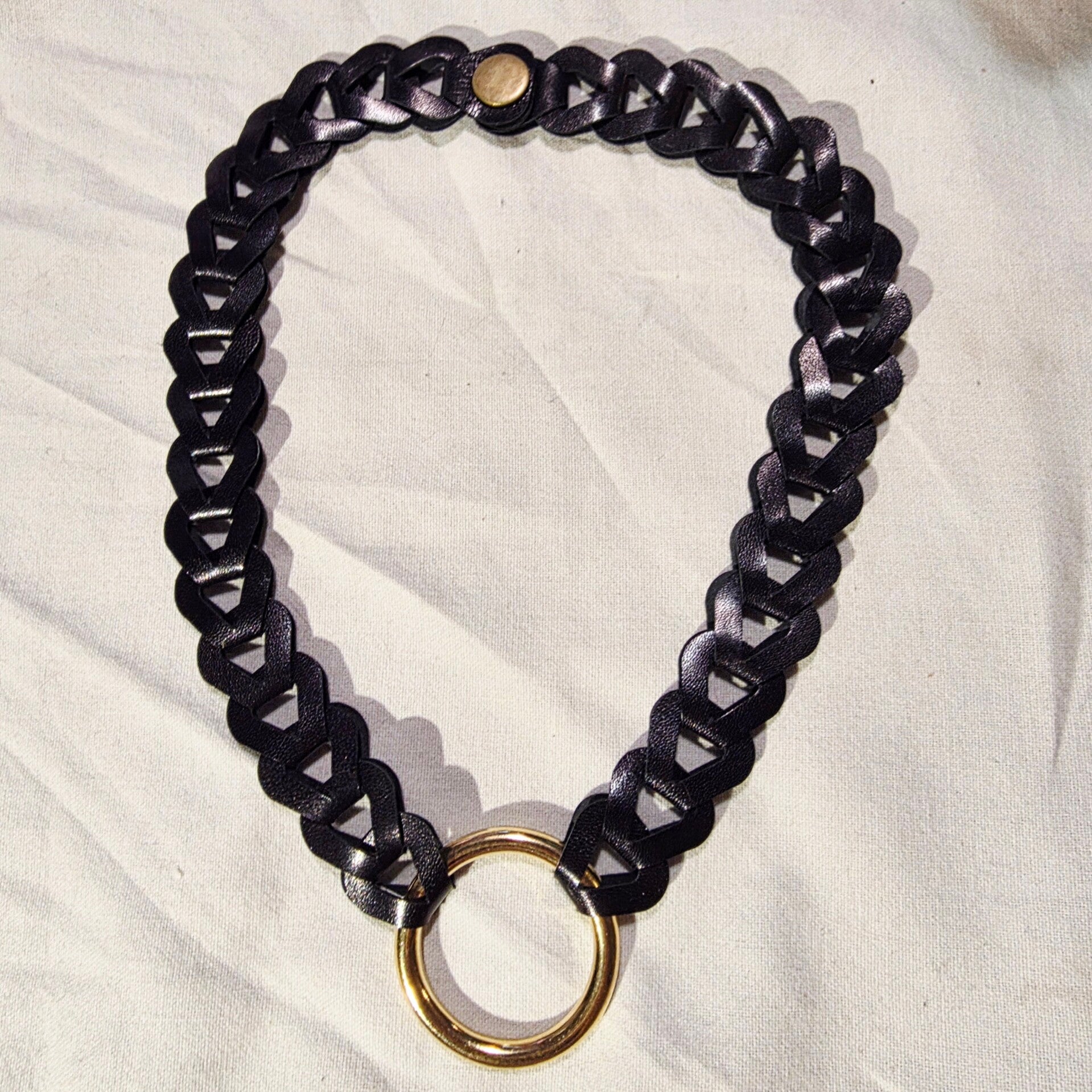 Chaine de cuir de petites mailles