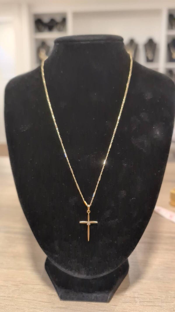 CADENA FINA ESLABON DE BARRA CON CRUCIFIJO