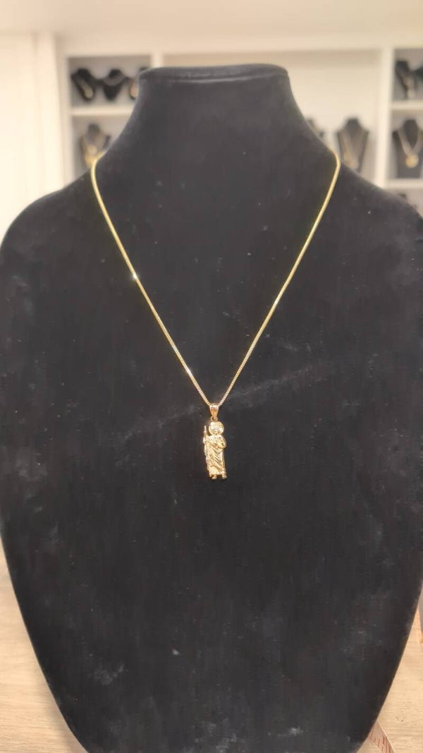 CADENA FINA ESLABON SERPENTINO CON DIJE DE JESUS CRISTO