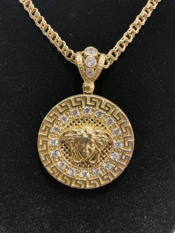 CADENA ESLABÓN CHINO 14K CON MEDALLA VERSACE