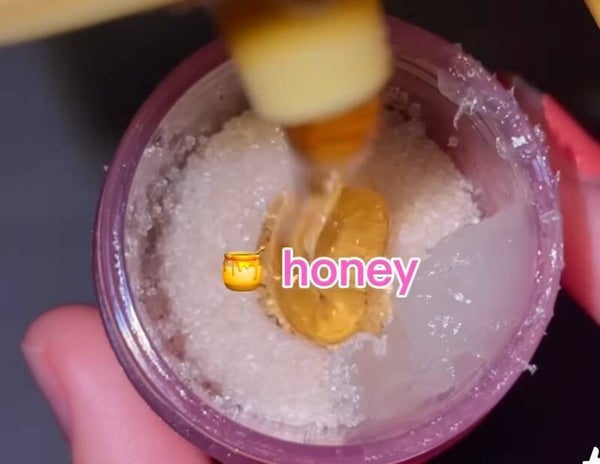 binas homemade natural lip scrub