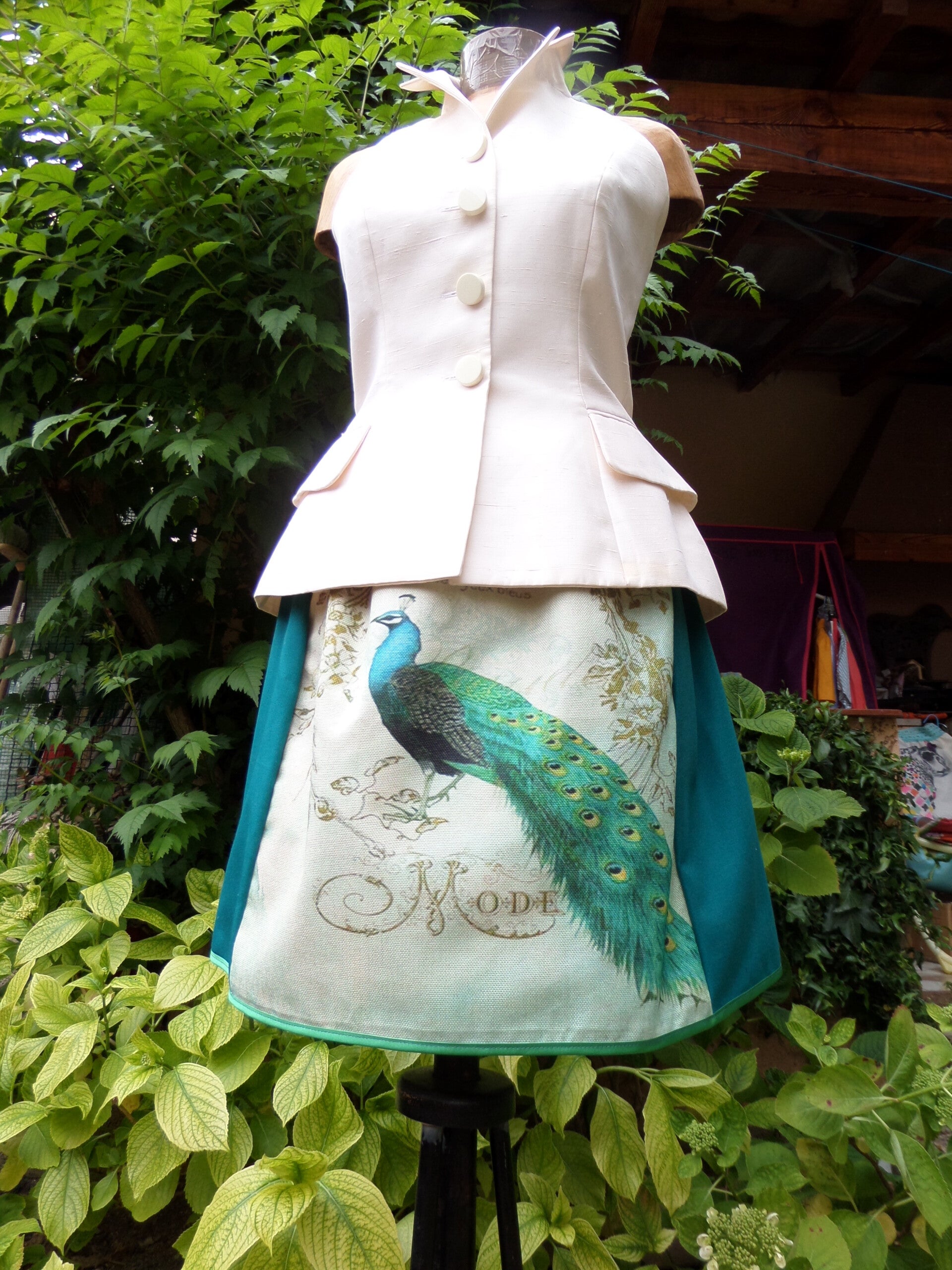 DIOR Christian , boutique , Paris , haute couture , France , vintage , bourrette soie , veste top smoking , bustier , dos nu , mariage, cérémonie, cocktail,festival de CANNES, grand prix F1 MONACO collector exclusivité must have iconique intemporelle vint