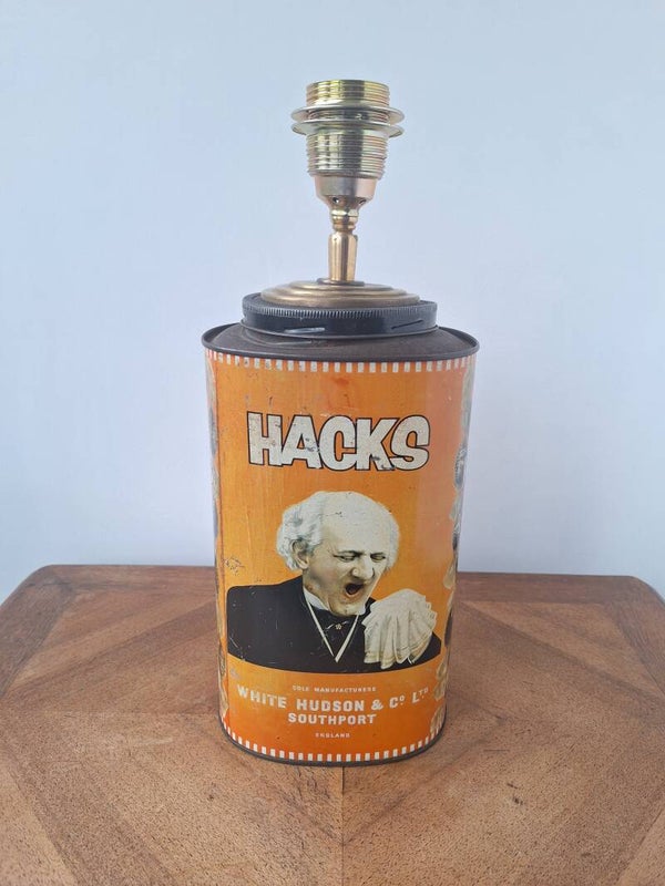 Vrolijke retro vondst omgetoverd tot sfeervolle lamp