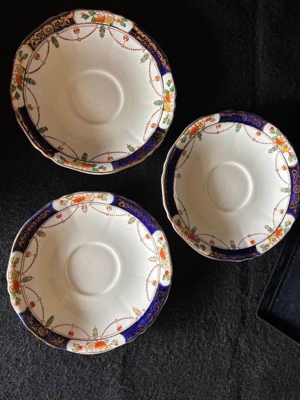 3 Saucers