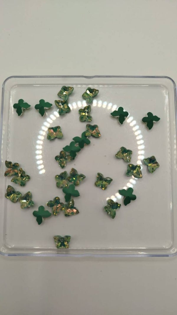 #55 Schmetterlinge für Fingernägel 30 Stück grün