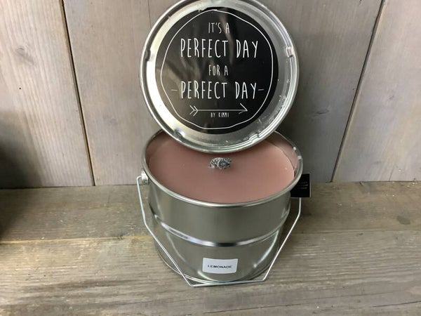 Buitenkaars in blik lemonade