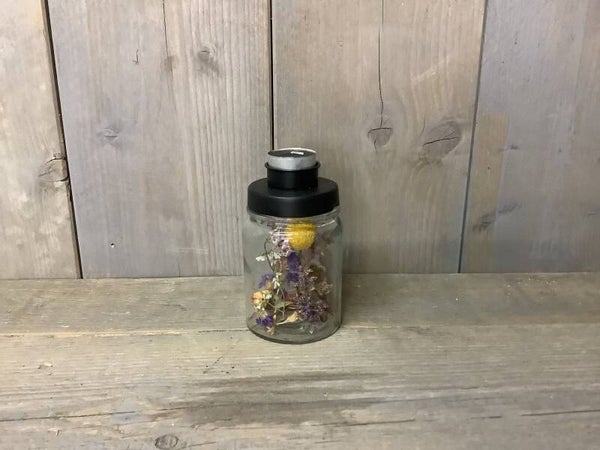 Potje met droogbloemen met waxinehouder