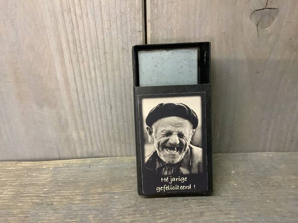 Zeep in een doosje “hé jarige gefeliciteerd “