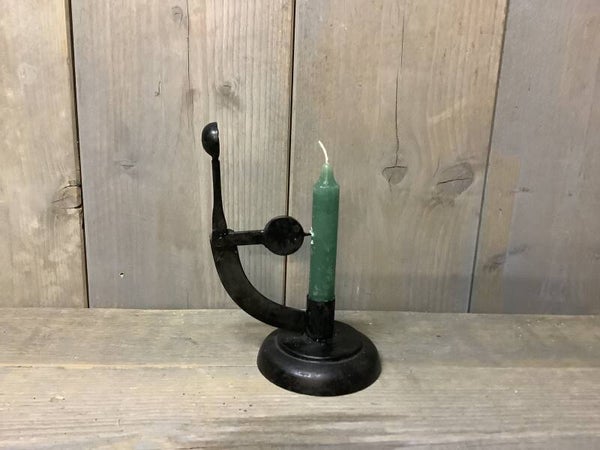 Ijzeren kandelaar met vlamdover