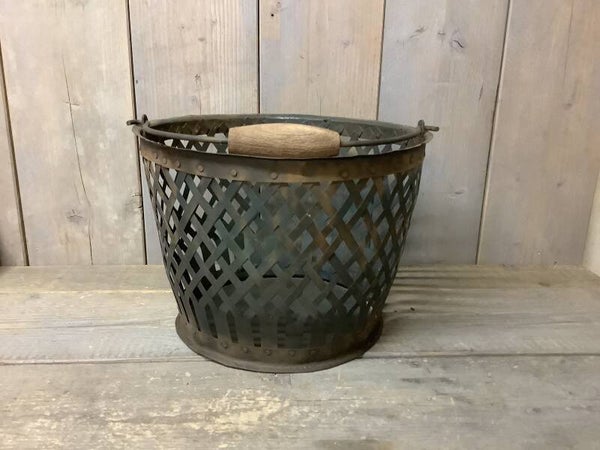 Ijzeren mand met hengsel