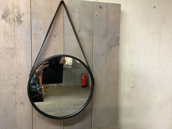 Spiegel aan lederen ophangband zwart