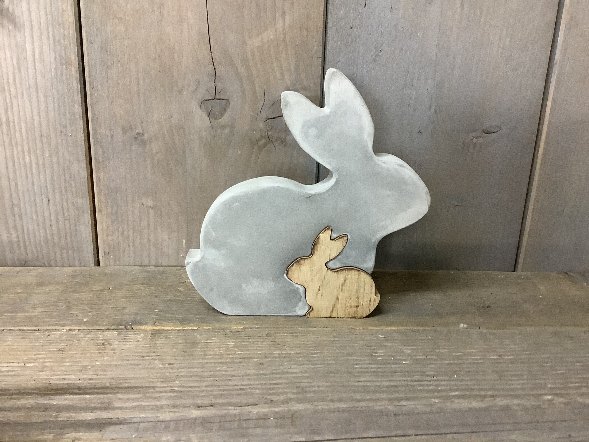 Konijn beton met houten konijn erin