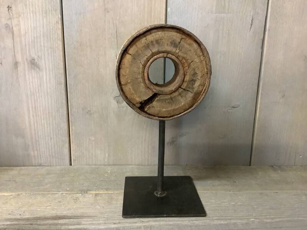 Houten katrol op voet 1