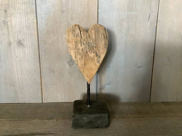 Houten hart op voet 1