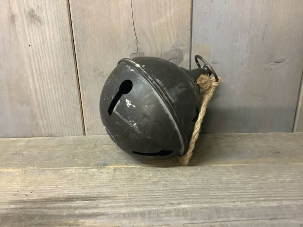 Ijzeren bel rond middel