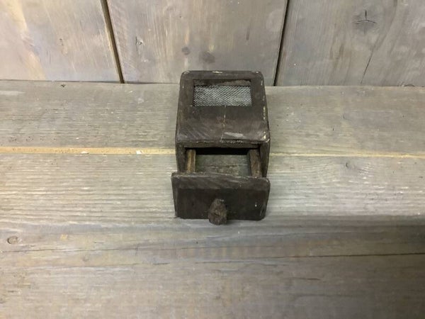 Houten bakje met rasp