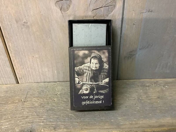 Zeep in een doosje “voor de jarige gefeliciteerd “