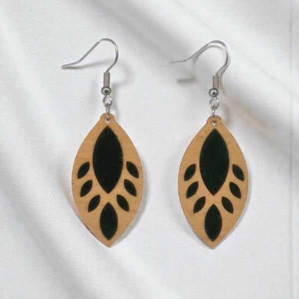 Éclipse Pétale – Feutrine verte & bois de buis