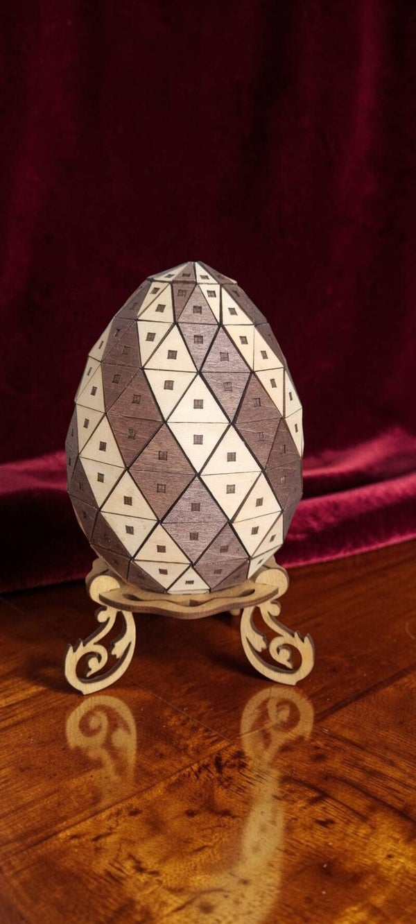 Œuf décoratif en bois