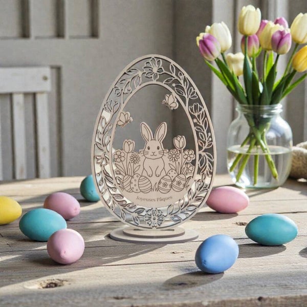 Œuf décoratif “Joyeuses Pâques” – Lapin dans les fleurs