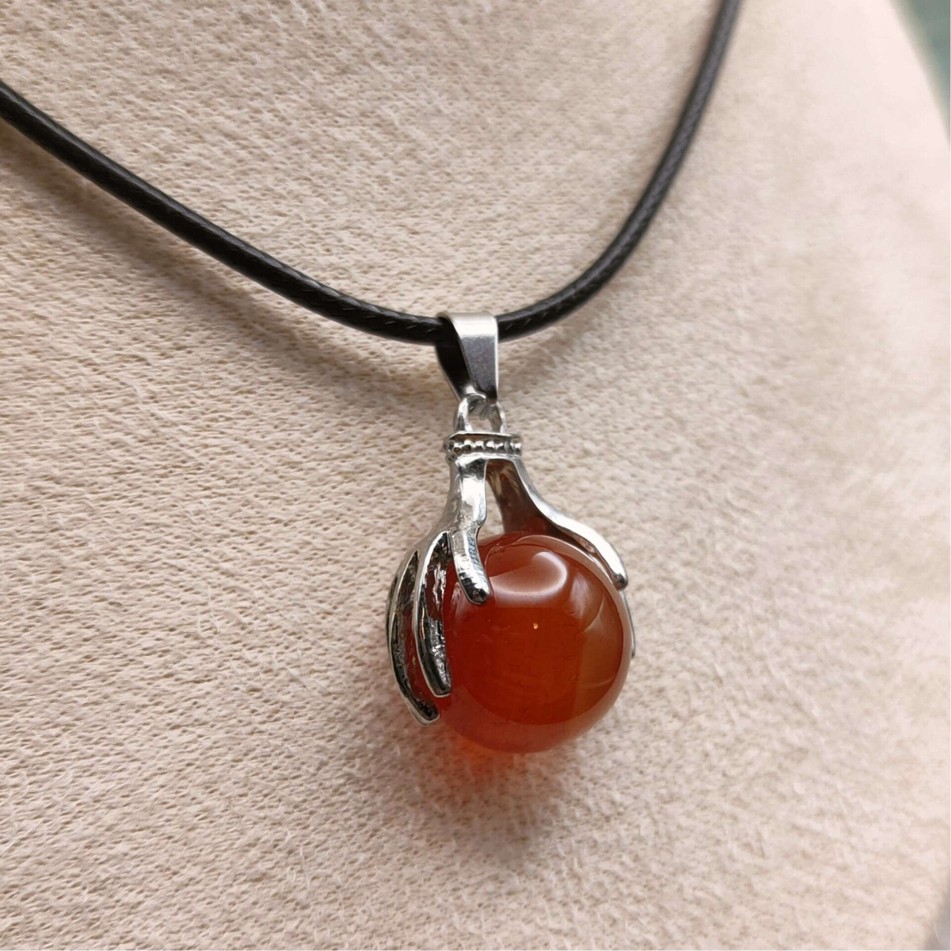 Hanger Healing Hands Carneool