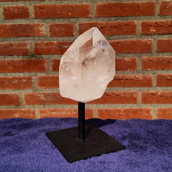 Bergkristal punt op standaard 2