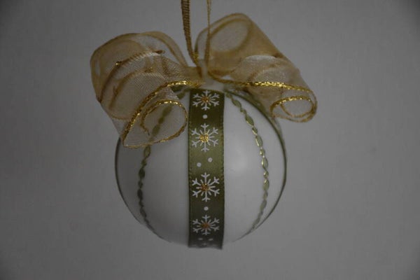 Weihnachtskugel weiß "grün / gold"   cs2688