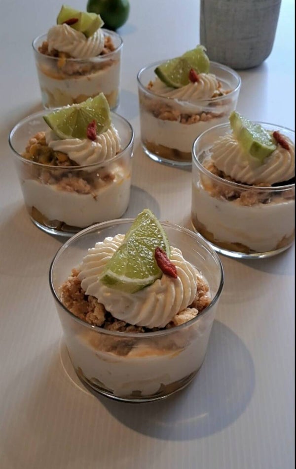 Mousse mascarpone au citron vert, ananas caramélisé, crumble - tuiles au spéculoos