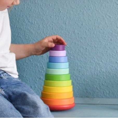 stapeltoren regenboog hout