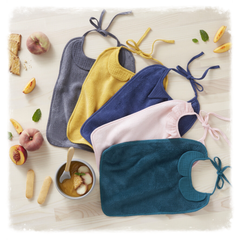 slabbetjes met kraagje blauw geel roze