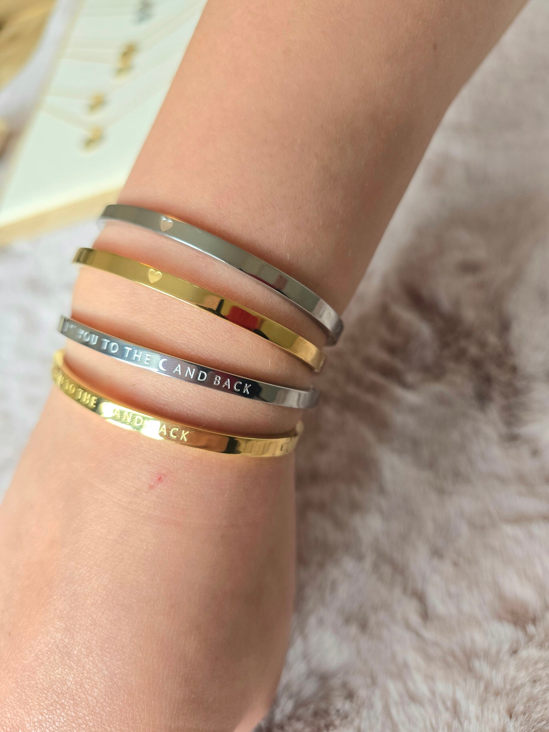 Bangle Armband met Hartje – Goud of Zilver - Moederdag Cadeau