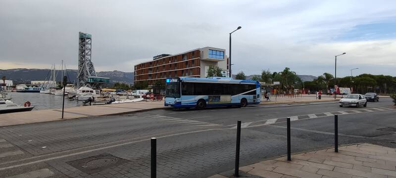 GX137L N°327 au terminus "Seyne Centre"