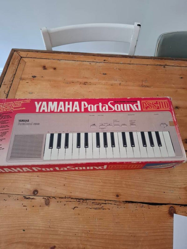 9#3087 Yamaha Keyboard Portasound PSS110