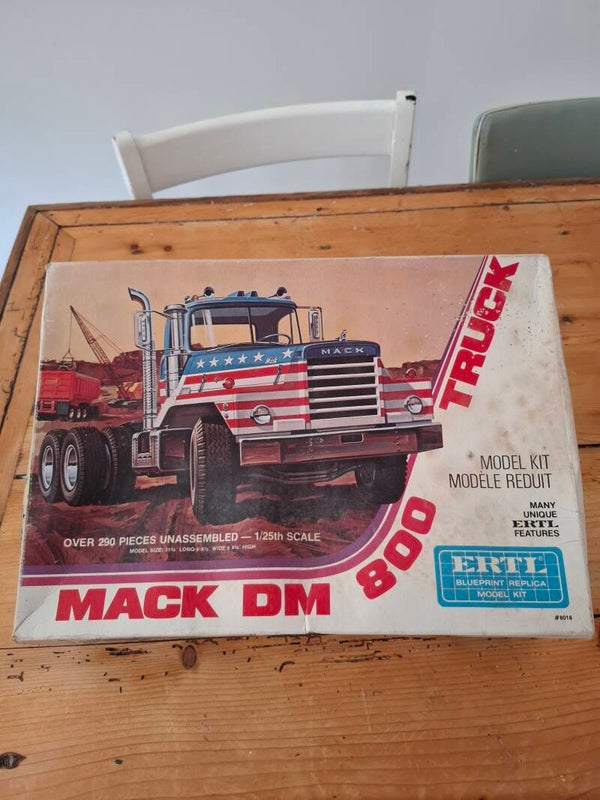 7#3088 Bouwdoos Mack Dm800, Ertl