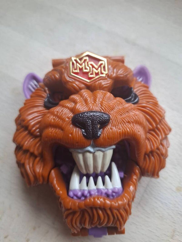 3#3248 Mighty Max, Grapples