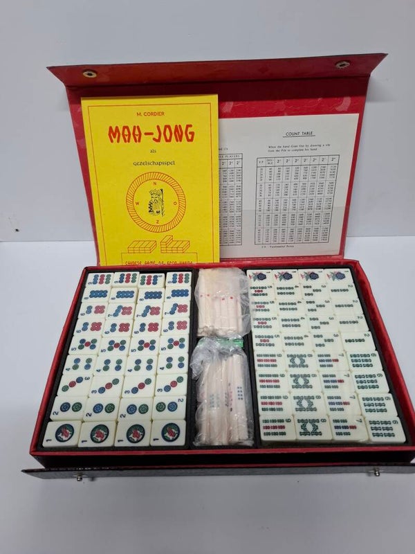 2#3280 Spel MahJong in zwarte opbergdoos zgan. M. Cordier