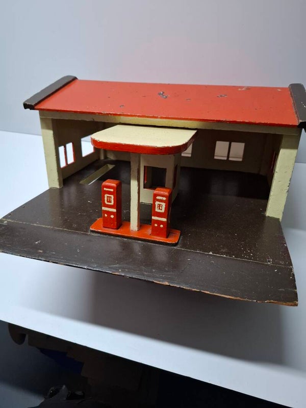 2#2125 Houten Garage