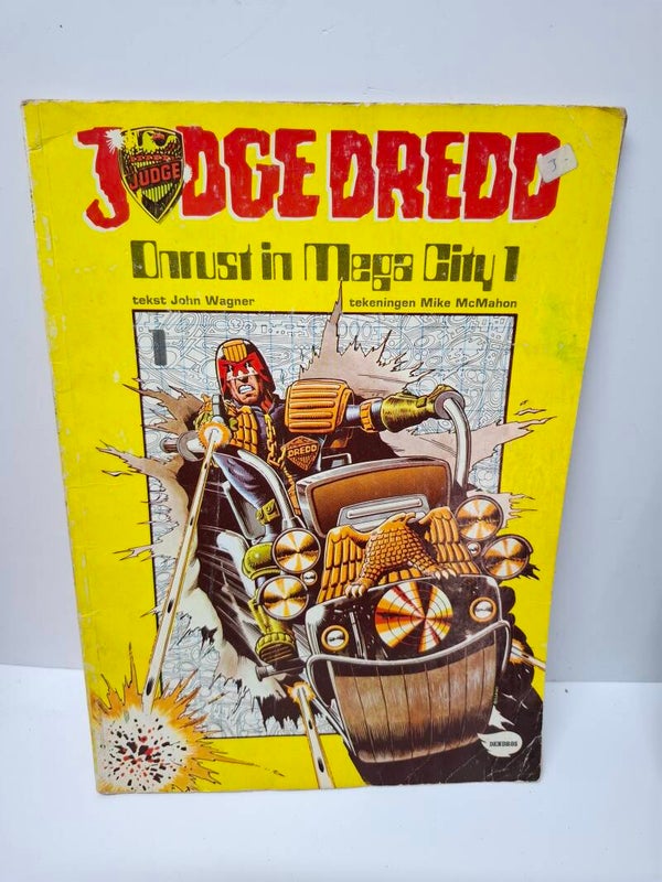 8#CM18 Comic Judge Dredd