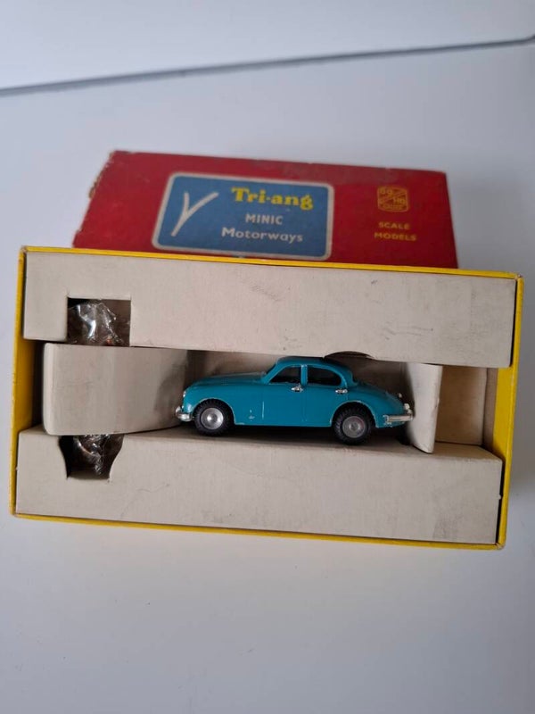 1#2945 jaguar 3-4 saloon. Tri ang minic motorways