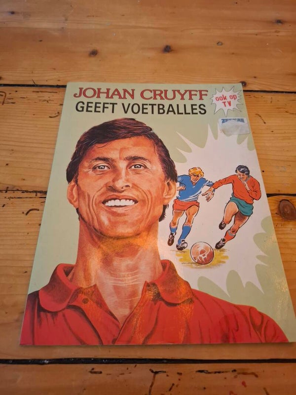 8#3113 boek Johan Cruyff geeft voetballes