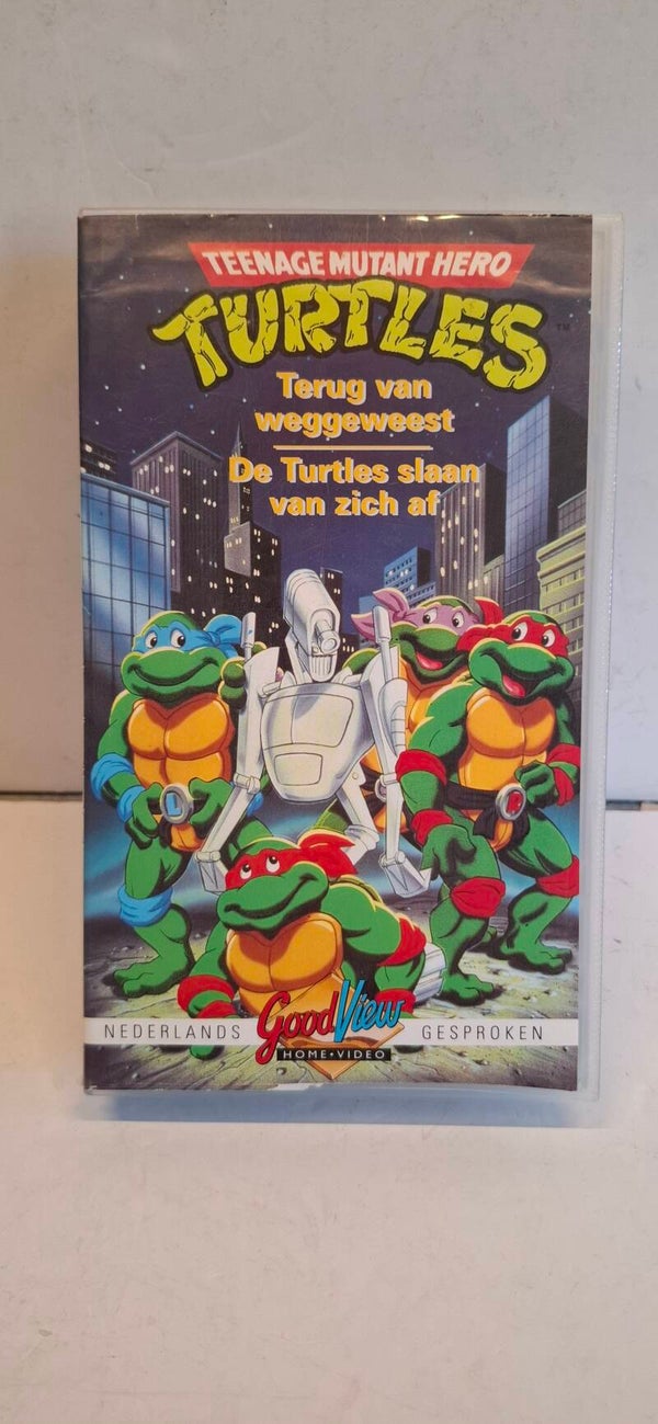 3966 VHS Turtles, terug van weggeweest, de Turtles slaan van zich af