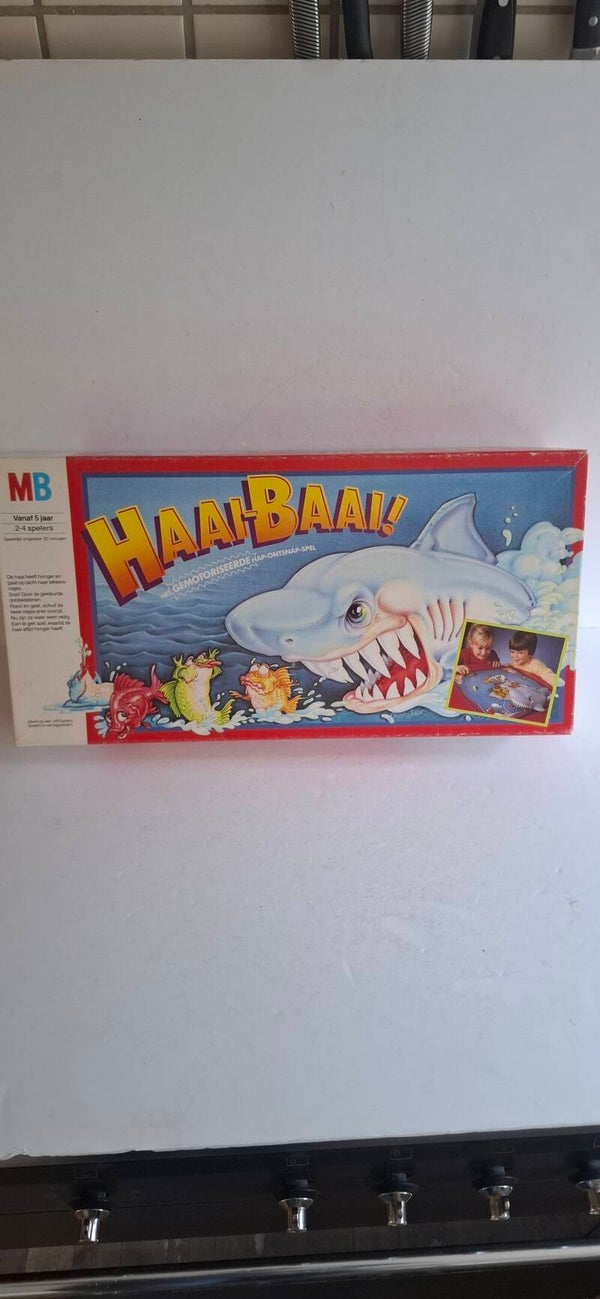 4275 Bordspel Haai Baai.