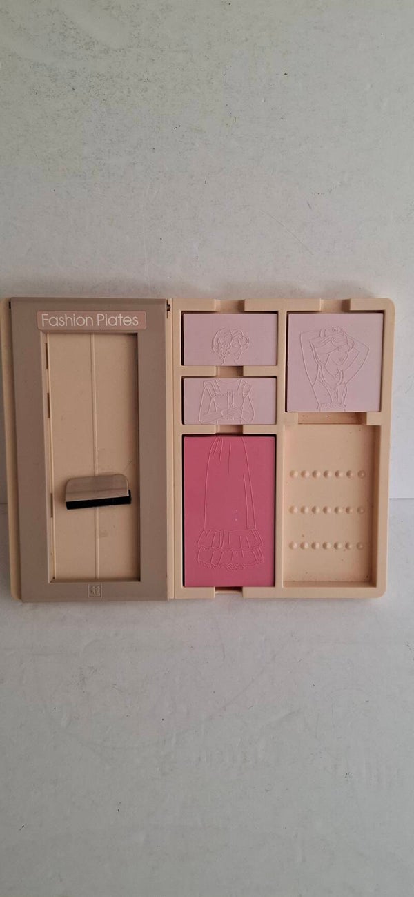 2#4426 Tomy Fashion Plates