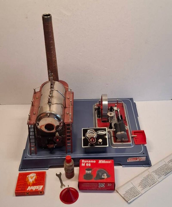 2#4589 Stoommachine Wilesco D24 met dynamo M66