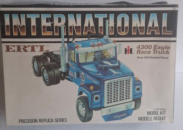 7#4681 Bouwdoos International 4300 Racetruck