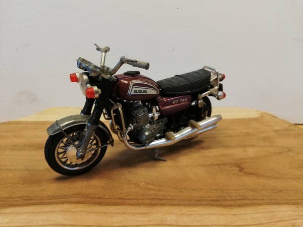 6#374. Suzuki gt750 polistil