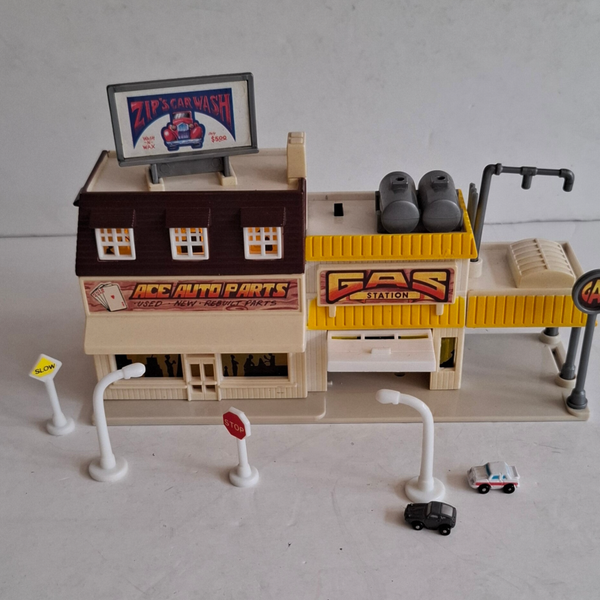 2#4585 Galoob Micro machines Ace auto parts and gas station